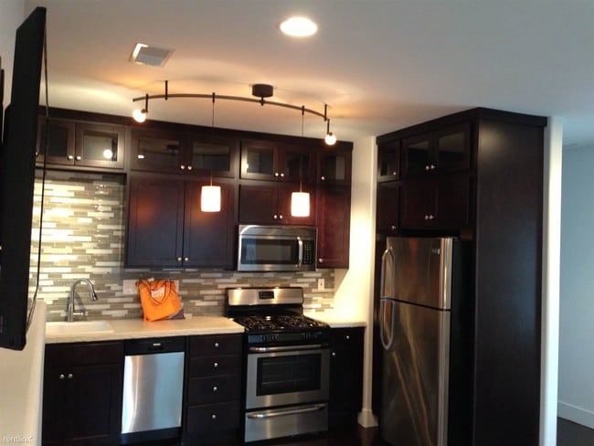 Building Photo - 2 br, 1 bath  - 120 Eastern Ave SE Apt 1