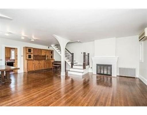 Building Photo - 400 W Elm St