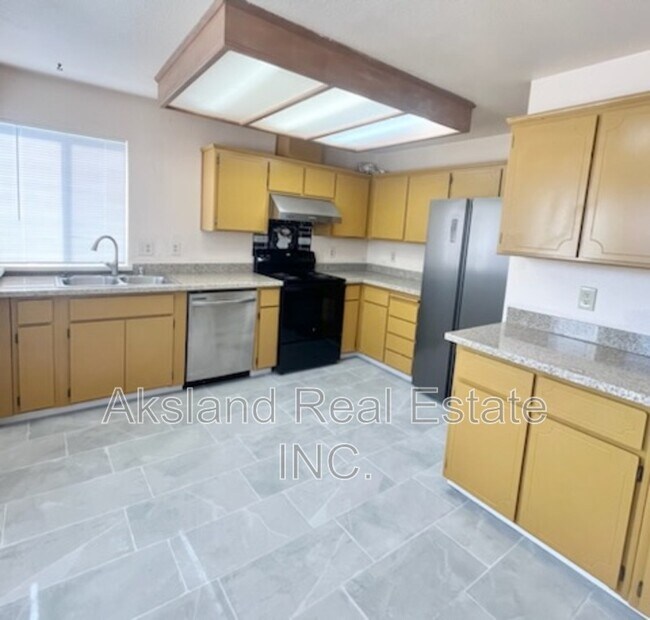 Foto del edificio - 215 W Clover Rd