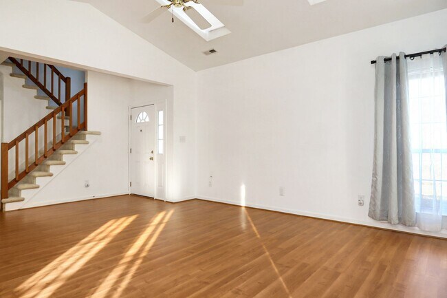 Foto del edificio - 106 Linden Ct
