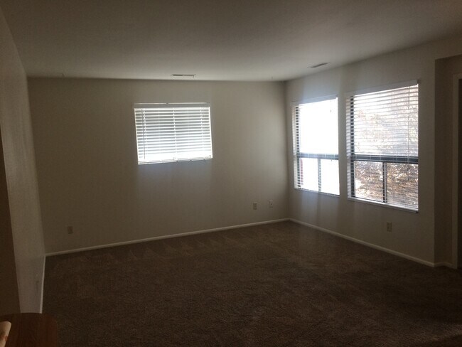 Foto del edificio - Very Nice 1 bed 2 bath with community pool.
