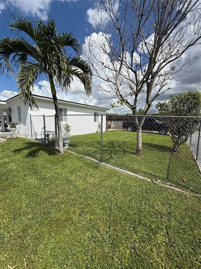 Foto del edificio - 2445 SW 90th Ave