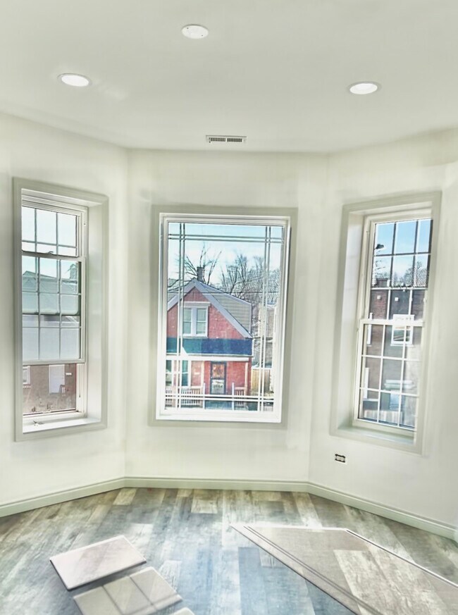 Building Photo - 1214 W 71st St