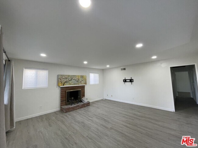 Foto del edificio - 10846 Scoville Ave
