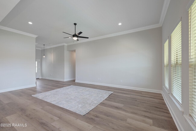 Building Photo - 113 Star Ln