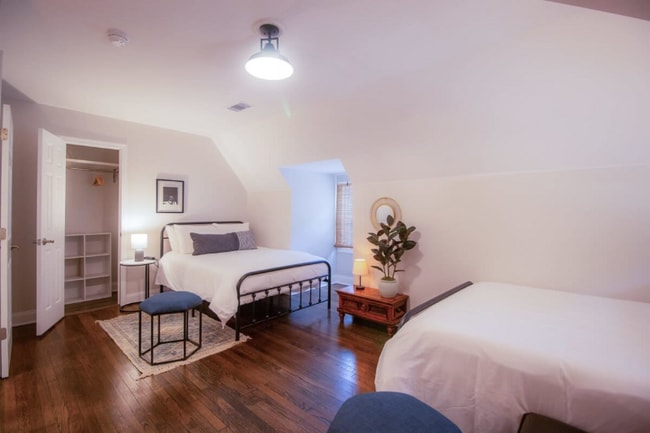 Building Photo - 909 S McLean Blvd