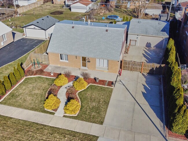 Building Photo - 8125 New Castle Ave