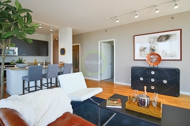 Photo - 900 W Huron St Apartment