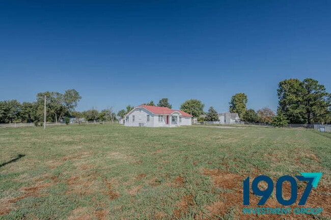 Building Photo - Spacious Rural Retreat in Norman with Open...