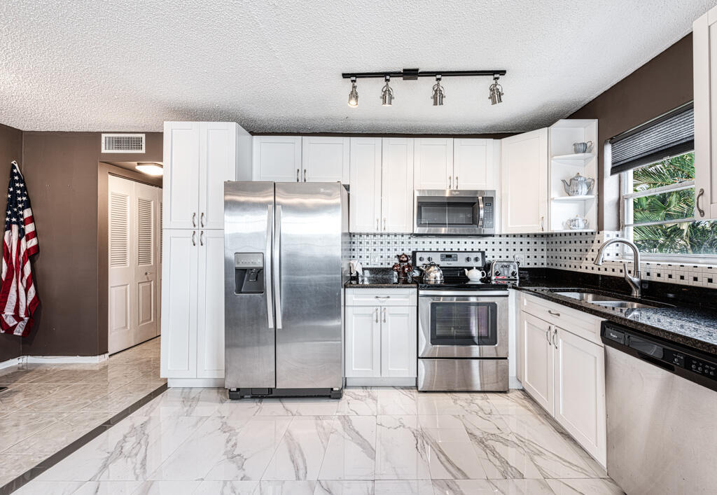 412 Chatham T Unit 412, West Palm Beach, FL 33417 Condo for Rent in