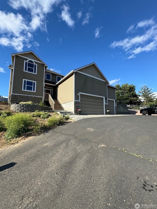 Building Photo - 1801 S 76th Ave