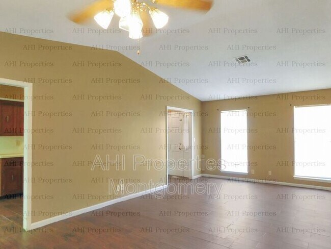 Building Photo - 2834 Susan Dr