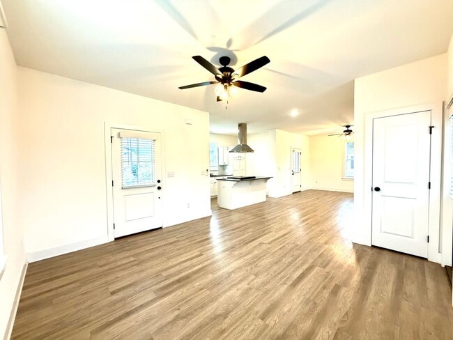 Building Photo - $2,200 Move-In-Special