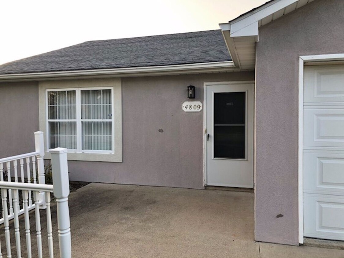 Foto principal - 4809-4811-4811 Geyser Blvd