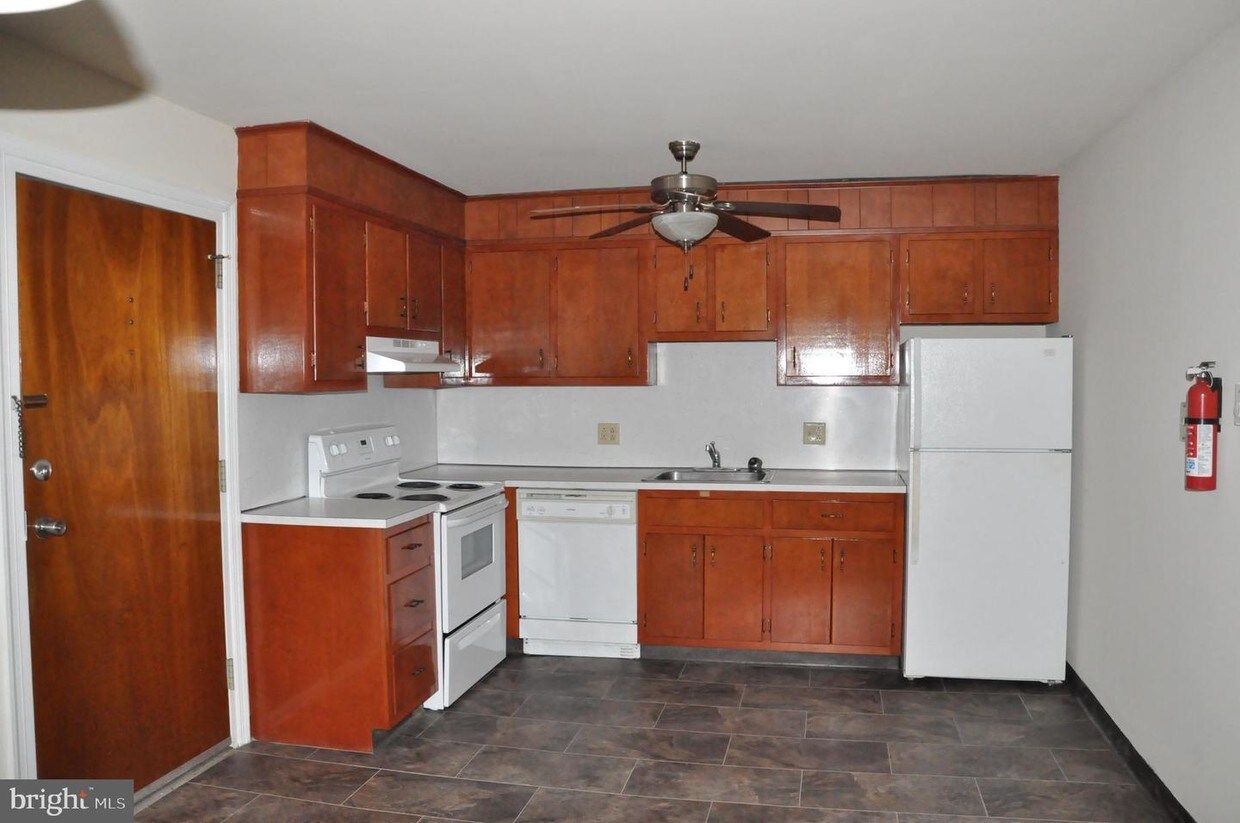 7 Orchard Hills Dr Unit E, Boyertown, PA 19512 Room for Rent in