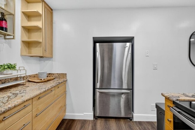 Building Photo - 1317 NE 1st Ave