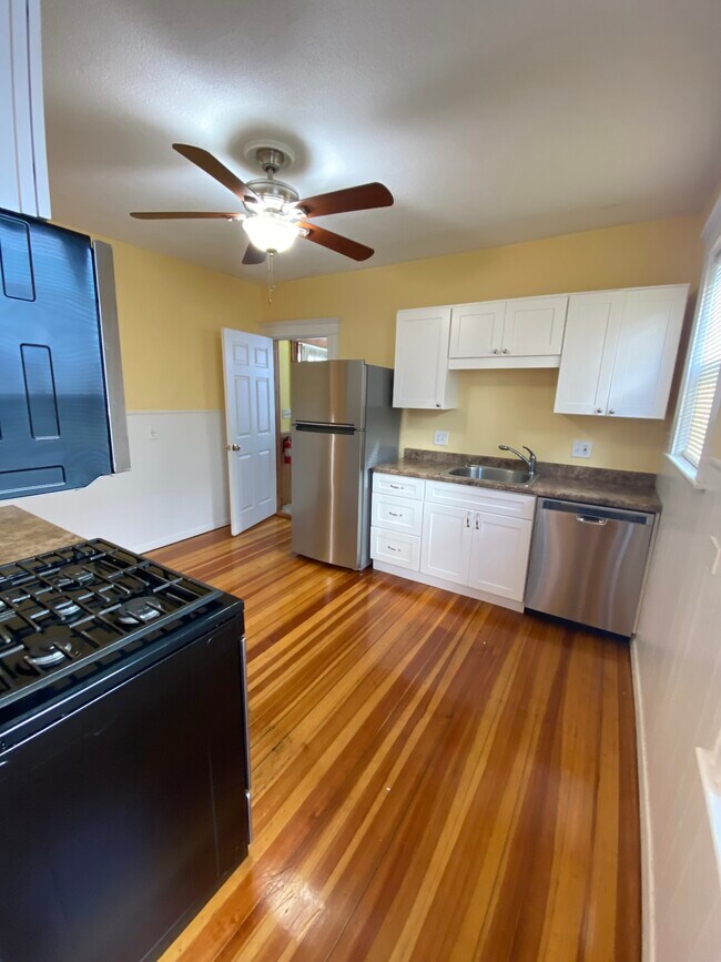 Building Photo - 214 Bucknam St