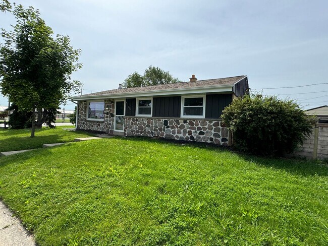 Building Photo - 3 Bedroom SFH in Bayview