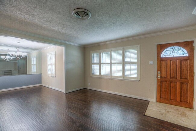 Building Photo - 5101 De Lange Ln