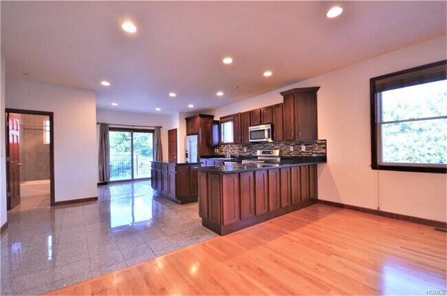 Foto del edificio - 73 Edgewood Ave