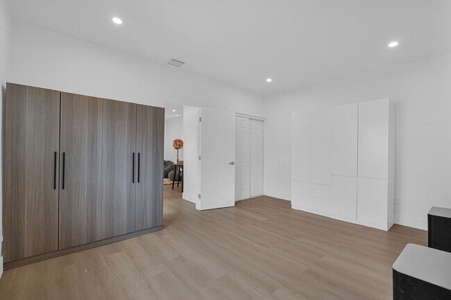 Foto del edificio - 19 NE 48th St