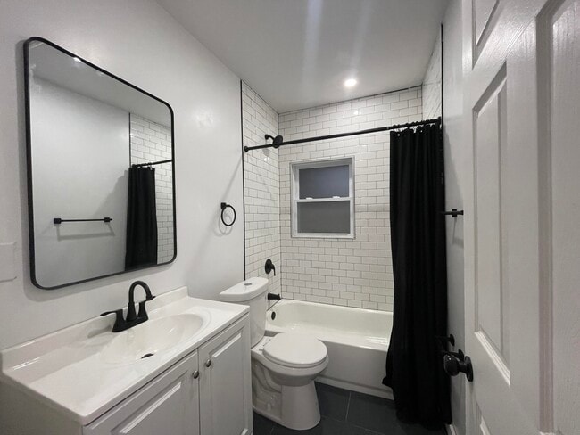 Building Photo - 3257 Blaine St