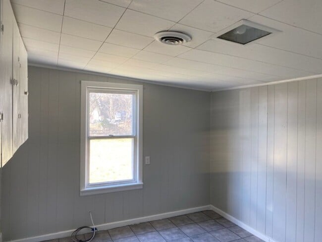 Building Photo - Updated 2BR Plain Local Ranch for Rent