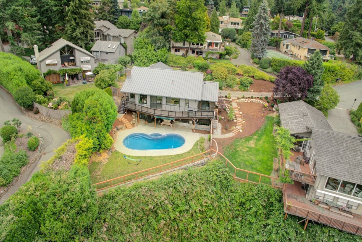 Primary Photo - 4Bd/3.5Ba Kirkland House