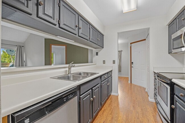 Foto del edificio - Spacious 3BR/3BA Condo w/ Loft & Vaulted Ceilings!