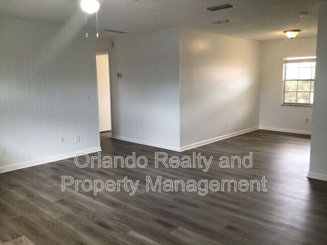 Building Photo - 1657 W Oak Ridge Rd