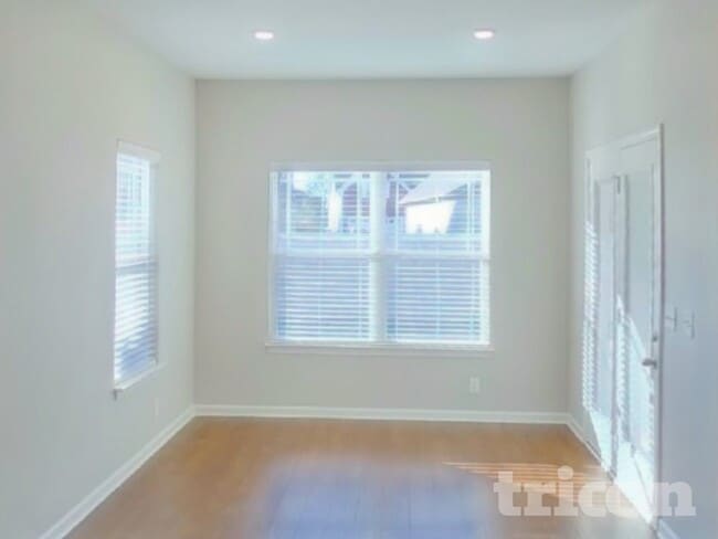 Building Photo - 2004 Kinsale Ave