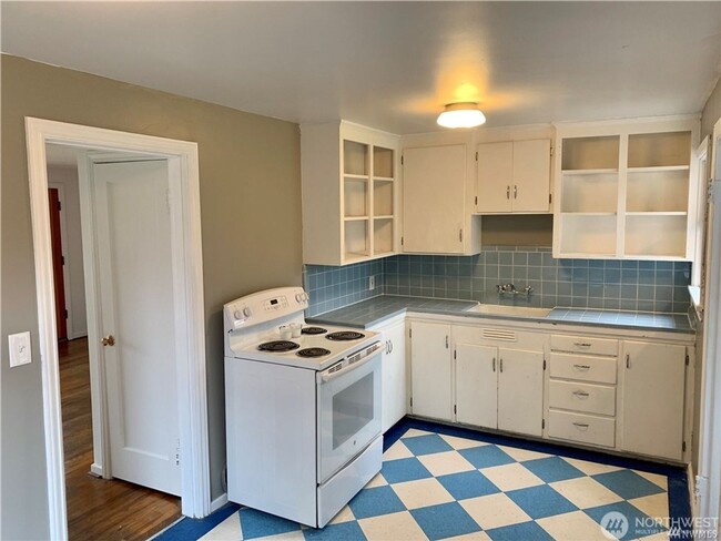 Building Photo - 2bd/1ba Seattle Home