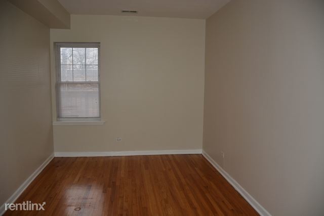 Building Photo - 2 br, 2 bath Condo - 2417 W Dakin St