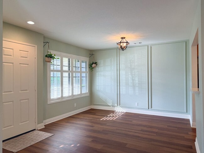 Building Photo - 2262 Martinique Ln