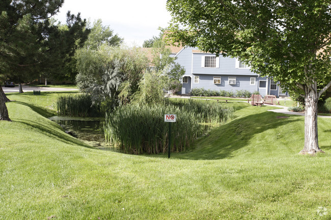 Foto del edificio - Lakewood Pines Townhomes