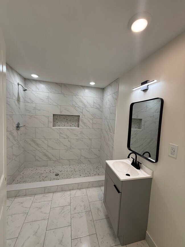 Building Photo - 1110 S 54th St