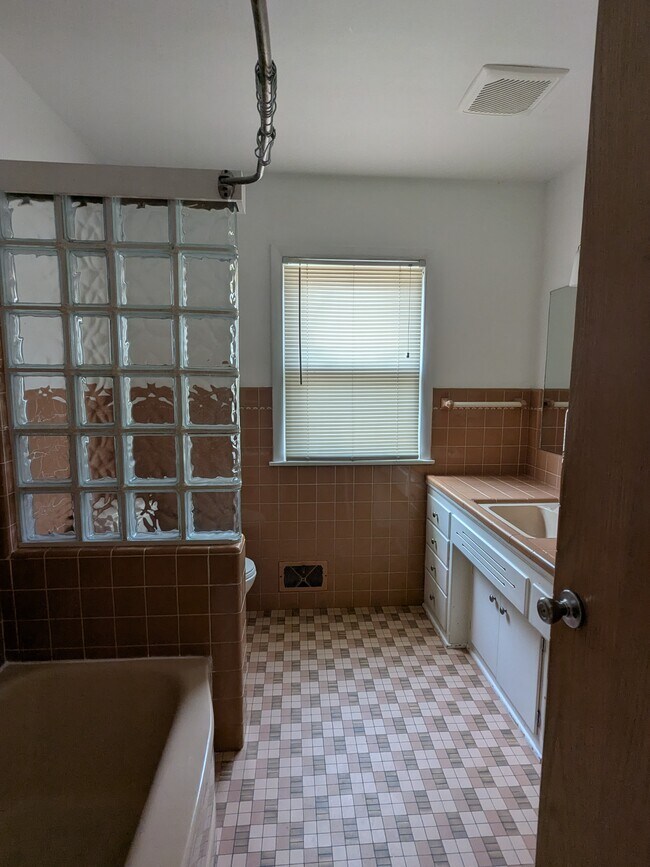 Foto del edificio - 8833 W Hawthorne Ave