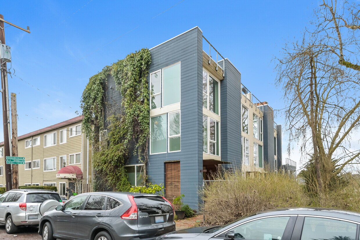 Foto principal - 418 19th Ave E