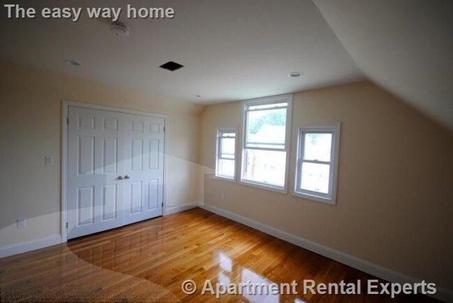 Foto del edificio - 6 bedroom in Medford MA 02155