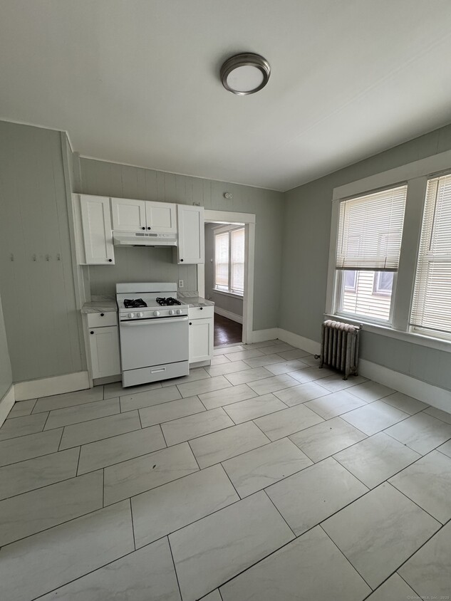 Primary Photo - 918 Winchester Ave