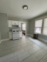 Building Photo - 916 Winchester Ave