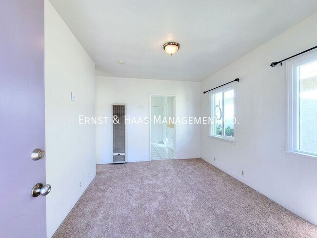 Foto del edificio - 3031 E 65th St
