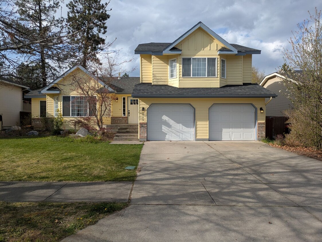 Foto principal - 805 E Singing Hills Dr