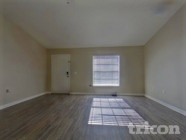 Building Photo - 3390 Shalimar Cir