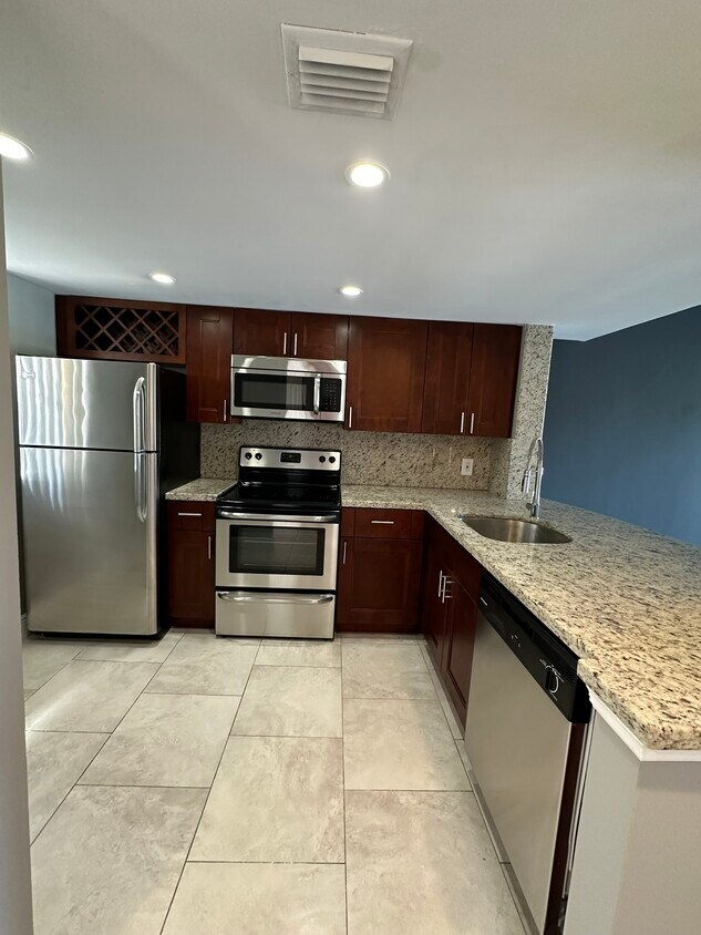Foto principal - 5200 NW 31st Ave