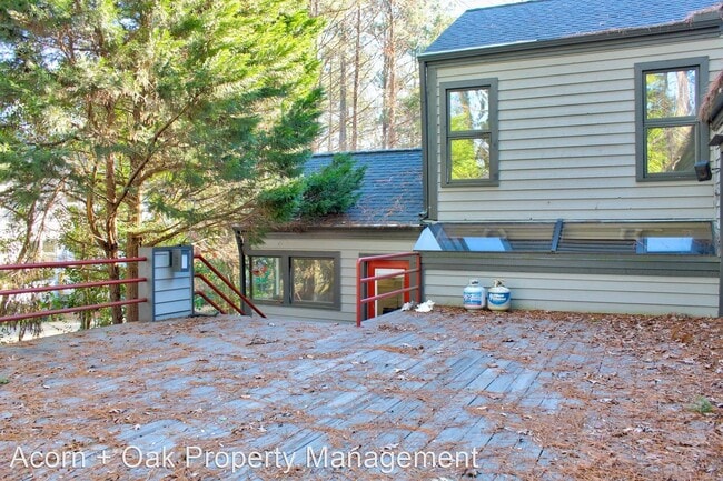 Building Photo - 4 br, 3.5 bath House - 3628 Carlisle Dr