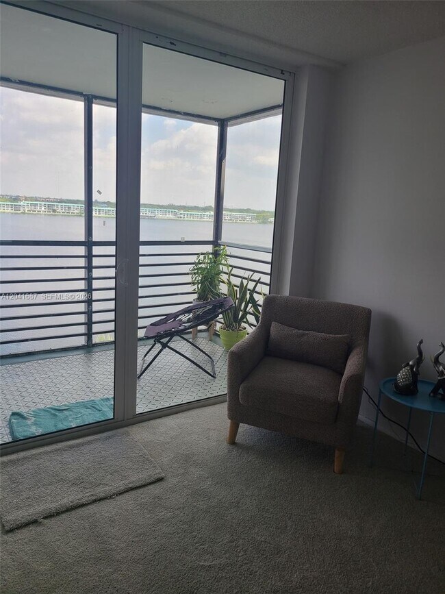 Foto del edificio - 1075 NE Miami Gardens Dr