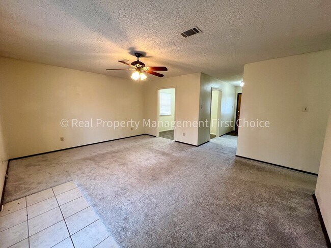 Foto del edificio - Cute 3 Bedroom/2 Bathroom Home For Rent! *...