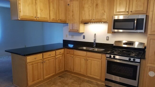 Kitchen view 1 - 1915 Ruhland Ave