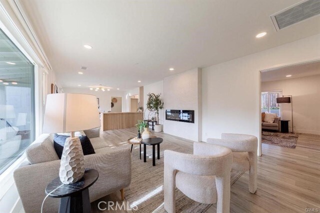 Foto principal - 804 N Lois Ln